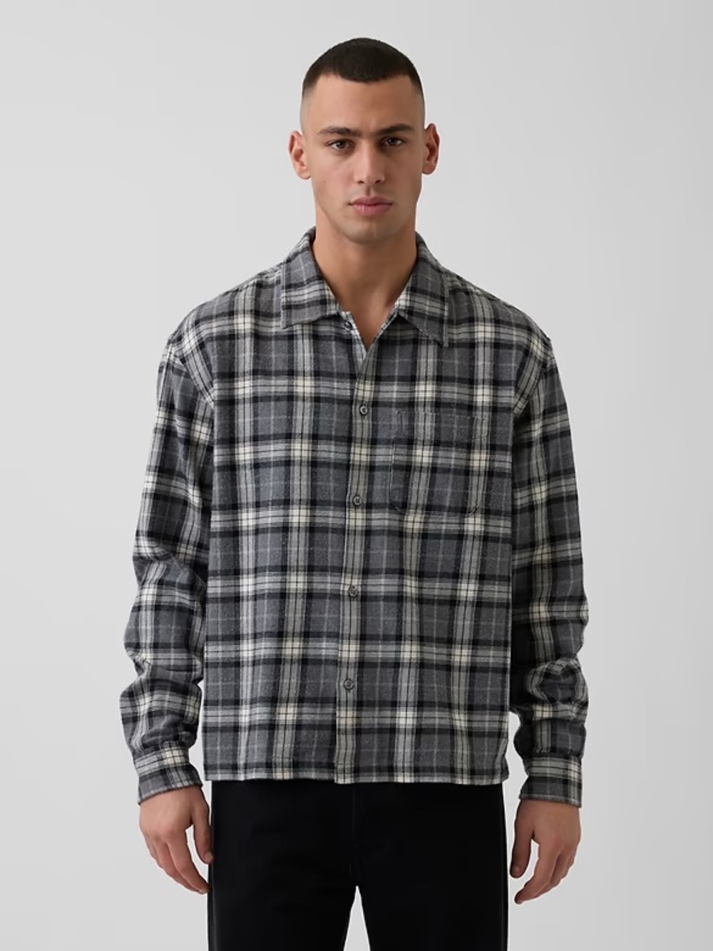 GAP Organic Cotton Relaxed Flannel Shirt Long Sleeve Button-Up Plaid Gray Black